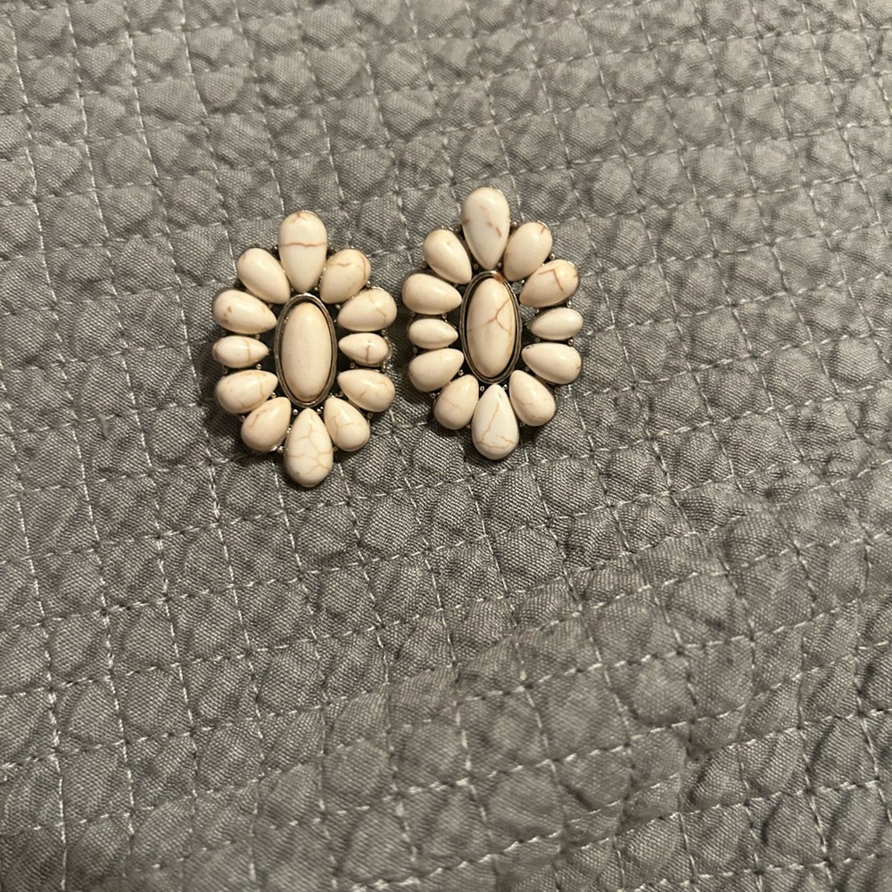 Elegant Cream Teardrop Earrings